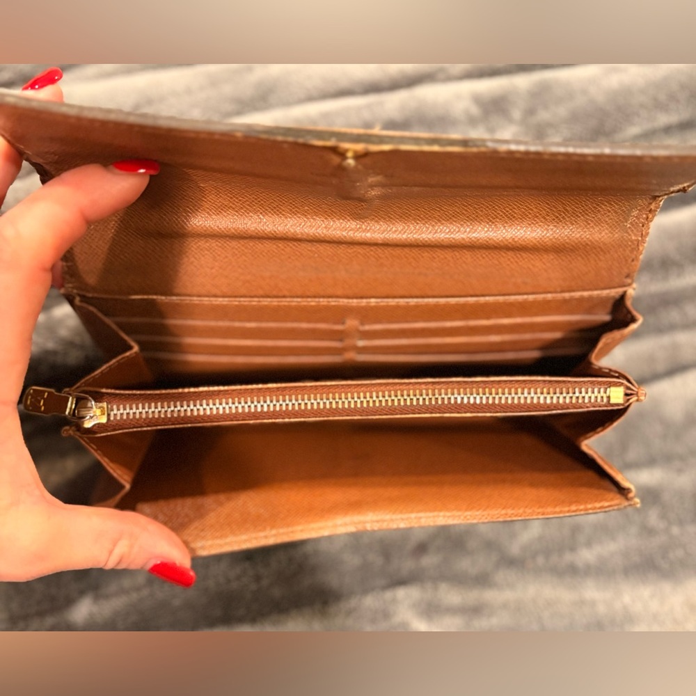 Authentic Vintage Louis Vuitton Monogram Sarah Wallet - Picture 7 of 13
